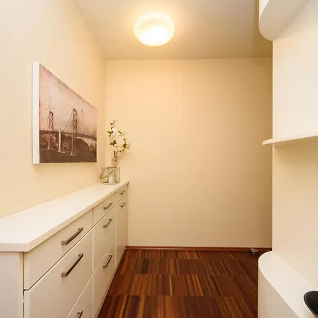 Podrozniczy Apartament Od Dziedzinca, Parking, Rynek 700 M Wrocław