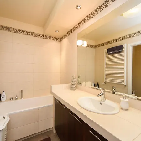 Podrozniczy Apartament Od Dziedzinca, Parking, Rynek 700 M * Wrocław