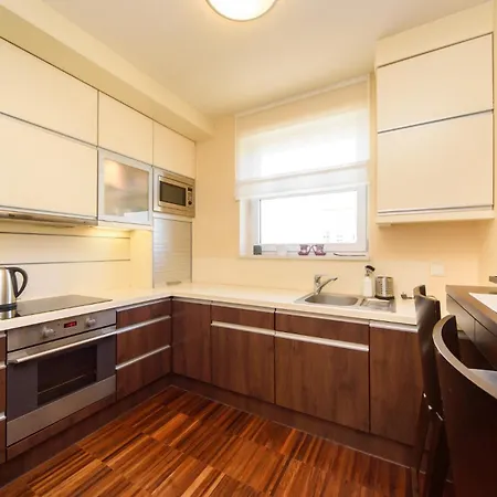 Podrozniczy Apartament Od Dziedzinca, Parking, Rynek 700 M Lägenhet