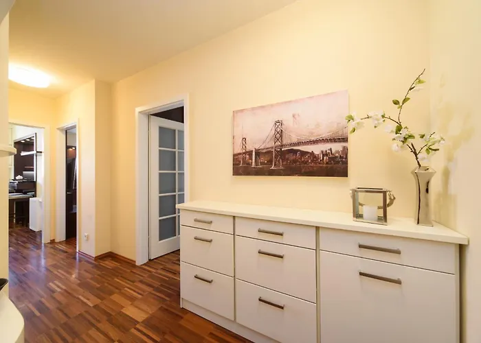 Podrozniczy Apartament Od Dziedzinca, Parking, Rynek 700 M * Wroclaw