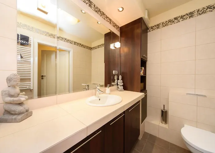 Podrozniczy Apartament Od Dziedzinca, Parking, Rynek 700 M Daire Wroclaw