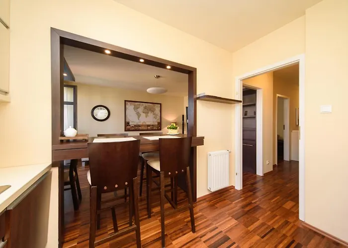 Podrozniczy Apartament Od Dziedzinca, Parking, Rynek 700 M * Wroclaw