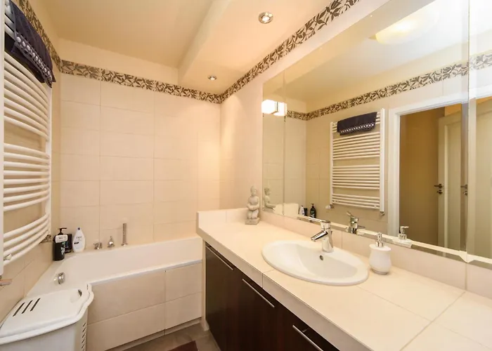 Podrozniczy Apartament Od Dziedzinca, Parking, Rynek 700 M * Wroclaw