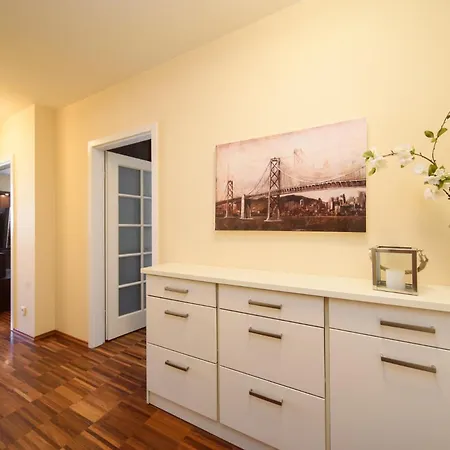 Podrozniczy Apartament Od Dziedzinca, Parking, Rynek 700 M * Breslavia