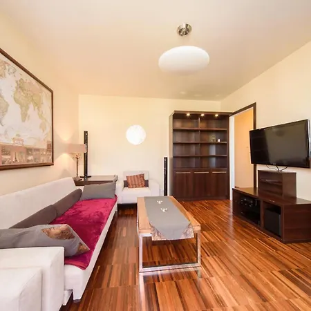 Podrozniczy Apartament Od Dziedzinca, Parking, Rynek 700 M