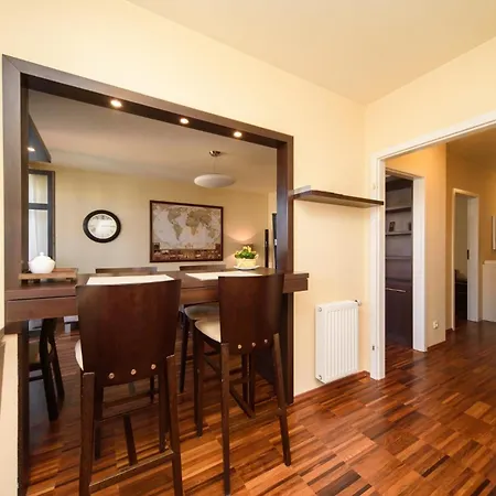 Podrozniczy Apartament Od Dziedzinca, Parking, Rynek 700 M * Breslavia