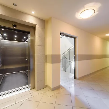 Podrozniczy Apartament Od Dziedzinca, Parking, Rynek 700 M Appartamento Breslavia