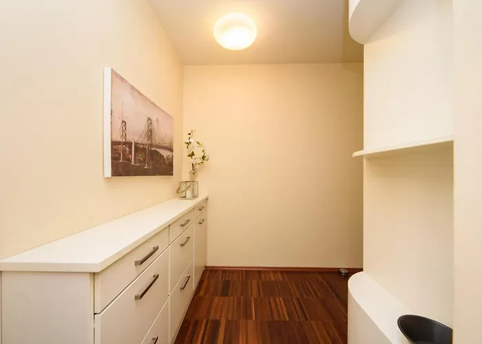 Podrozniczy Apartament Od Dziedzinca, Parking, Rynek 700 M Wrocław